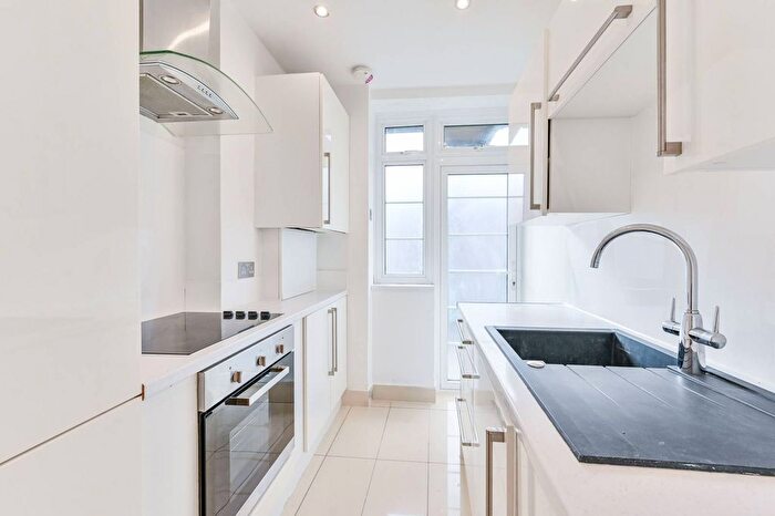 2 Bedroom Flat To Rent In Charlbert Court, St John's Wood, London, NW8