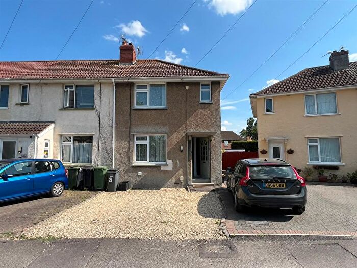 4 Bedroom Property To Rent In Wakedean Gardens, Yatton, Bristol, BS49