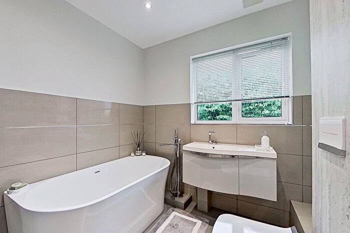 4 Bedroom Detached House For Sale In Corn Mill Close, Walmley, B76