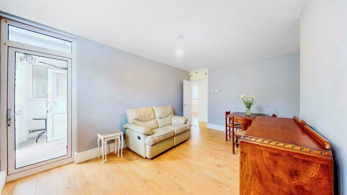 3 Bedroom Apartment To Rent In Thornaby House, Canrobert Street, Bethnal Green, E2