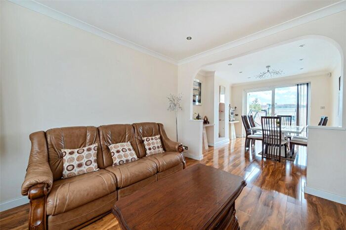 4 Bedroom Terraced House For Sale In Elmcroft Gardens, London, NW9