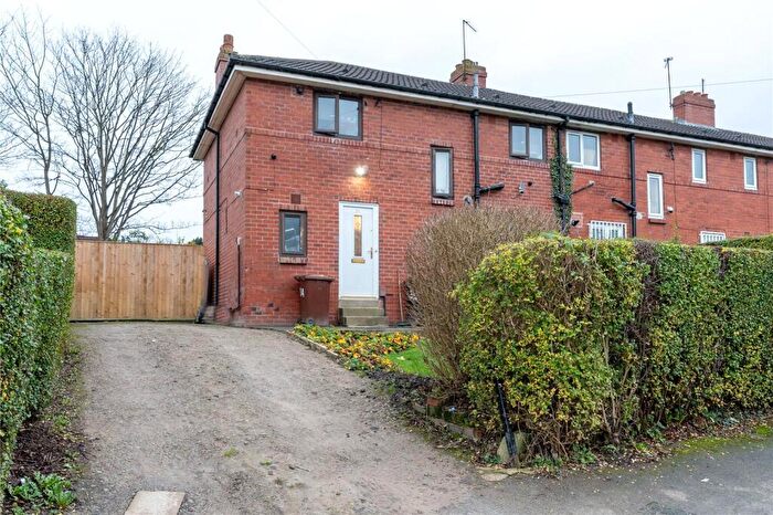 3 Bedroom Terraced House For Sale In Hollin Park Crescent, Leeds, LS8