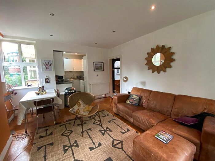 2 Bedroom Flat To Rent In Alexandra Road South, Chorlton Cum Hardy, Manchester, M16