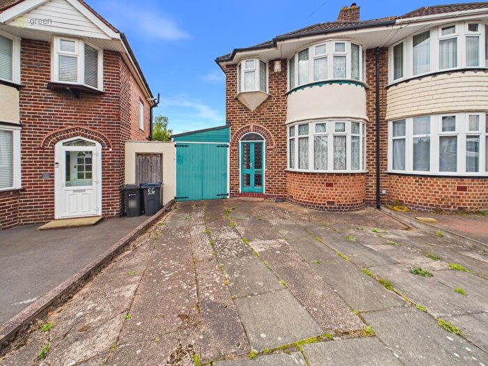 3 Bedroom Semi-Detached House For Sale In Padstow Road, Birmingham, B24