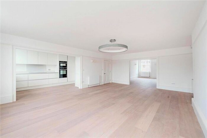 3 Bedroom Flat To Rent In Devonshire Place, London, W1G