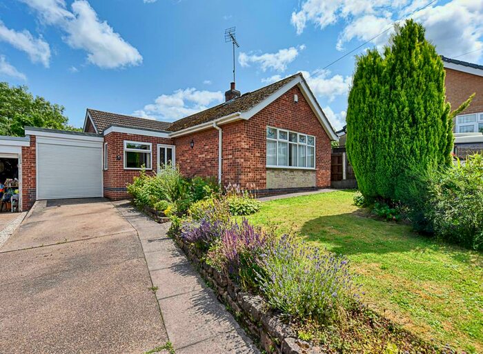 3 Bedroom Detached Bungalow To Rent In Grange Close, Nottingham, NG4