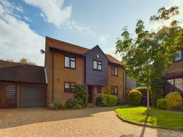 5 Bedroom Detached House To Rent In The Green, Codicote, SG4