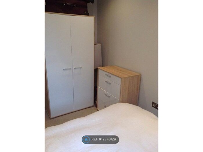 2 Bedroom Flat To Rent In Corben Mews, London, SW8