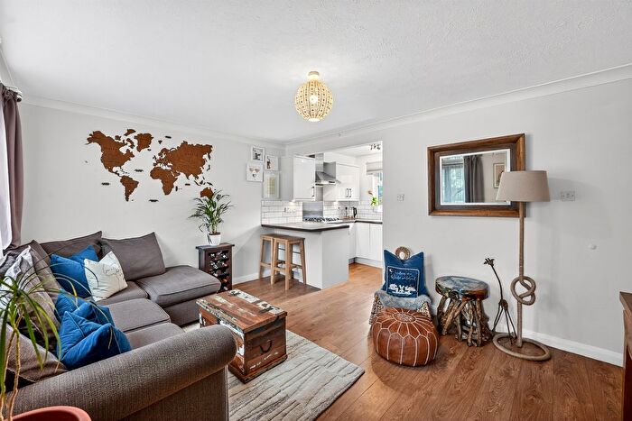 2 Bedroom Flat For Sale In Connaught Gardens, Morden, SM4