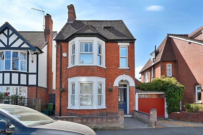 5 Bedroom Property For Sale In Tennyson Road, Harpenden, AL5