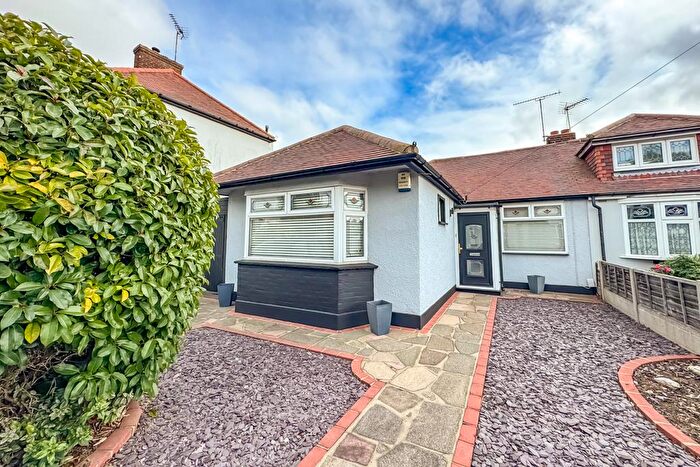 2 Bedroom Semi-Detached Bungalow For Sale In Hampton Gardens, Southend-on-Sea, SS2