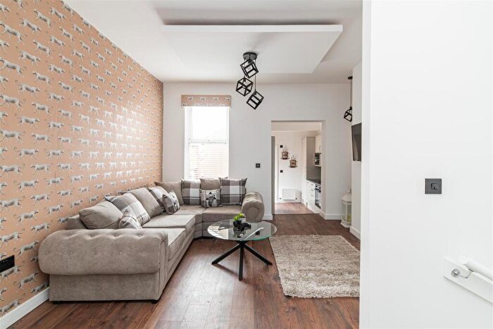 4 Bedroom Flat To Rent In Bayswater Road, Jesmond, Newcastle Upon Tyne, NE2