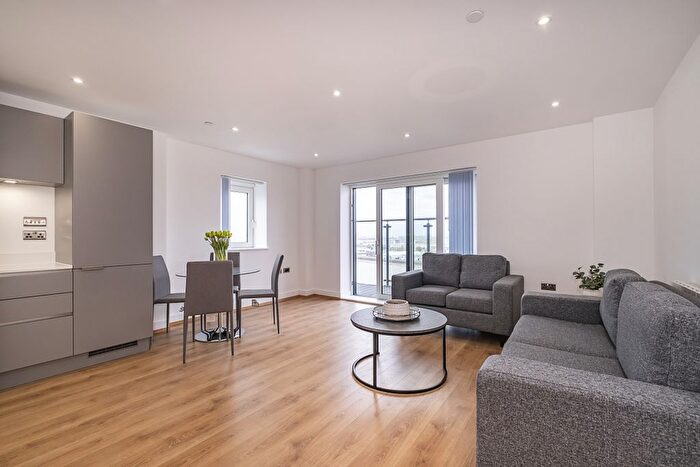 2 Bedroom Flat To Rent In Mast Quay, London, SE18