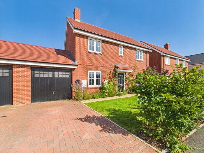 3 Bedroom Detached House For Sale In Alderson Way, Haddenham, Aylesbury, Buckinghamshire, HP17