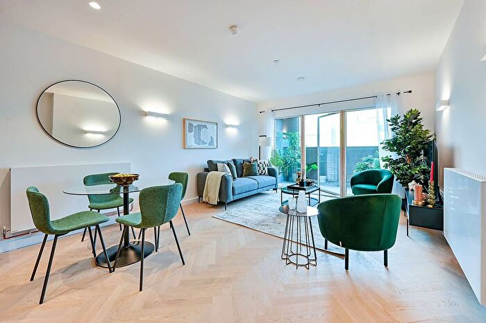 3 Bedroom Flat To Rent In Madeleine Court, North Acton, Acton, W3