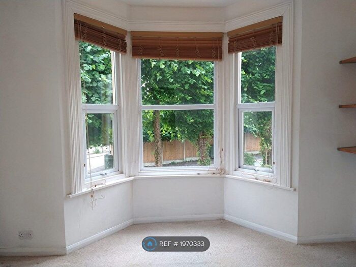 1 Bedroom Flat To Rent In Woodlands Road, Redhill, RH1