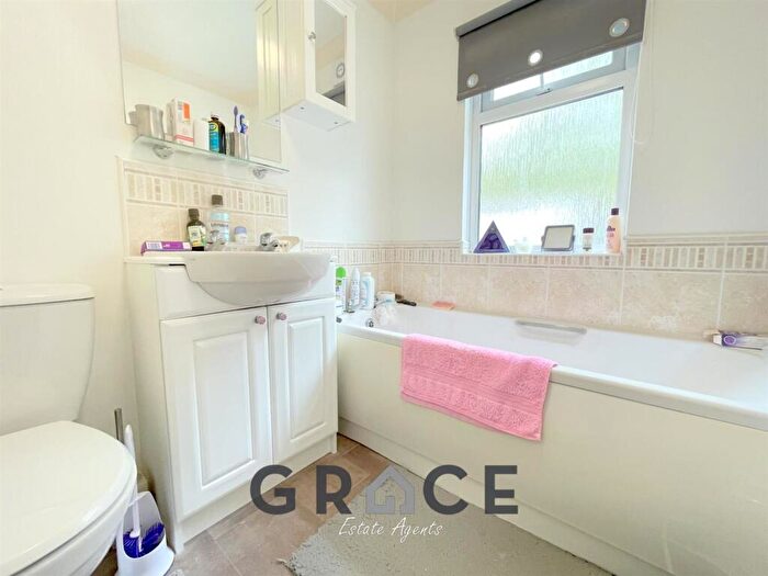 2 Bedroom Park Home For Sale In Chalk Hill Lane, Great Blakenham, Ipswich, IP6