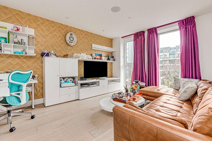 2 Bedroom Flat To Rent In Central Avenue, Sands End, SW6