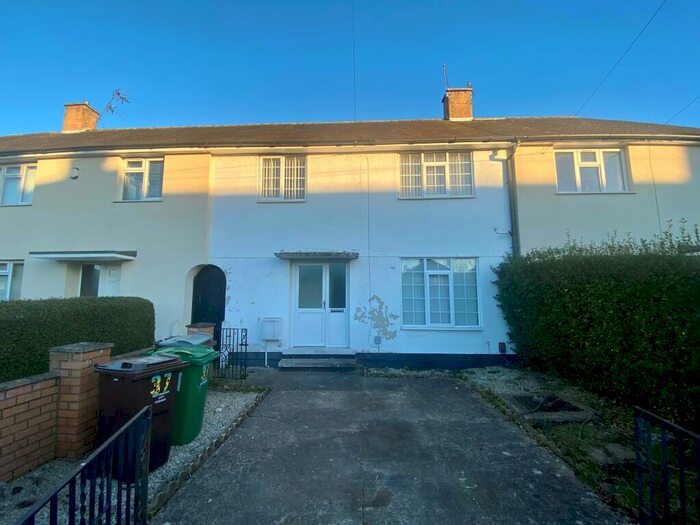 3 Bedroom House To Rent In Waterdown Road, Clifton, NG11