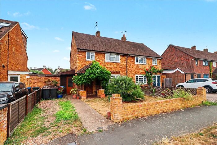4 Bedroom Semi Detached House For Sale In Old Woking, Surrey, GU22