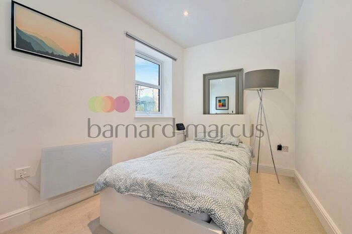 3 Bedroom Flat To Rent In Hervey Road, London, SE3