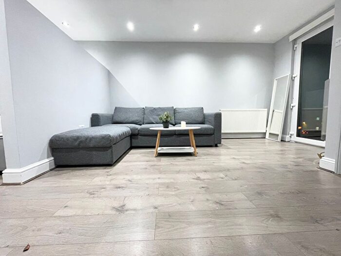 2 Bedroom Flat To Rent In Victoria Road, London, NW7