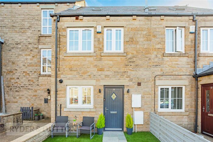 3 Bedroom Semi Detached House For Sale In Lauren Close, Springhead, Oldham, OL4