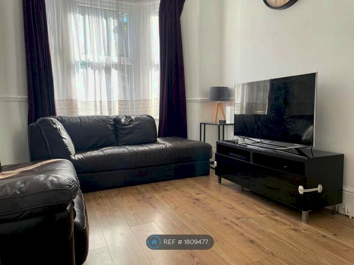 4 Bedroom Terraced House To Rent In Lichfield Road, England, E6