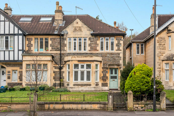 2 Bedroom Apartment To Rent In Crescent Gardens, Bath, BA1