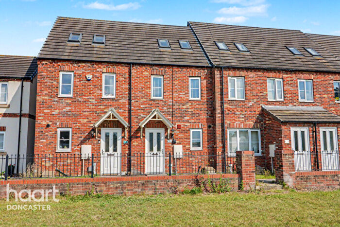 3 Bedroom Town House For Sale In Sceptre Avenue, Bessacarr, Doncaster, DN4