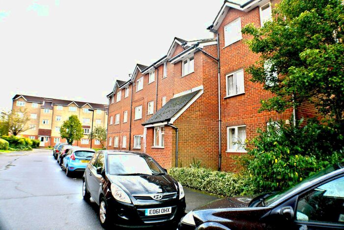 1 Bedroom Flat To Rent In Dunnock Close, Edmonton N9