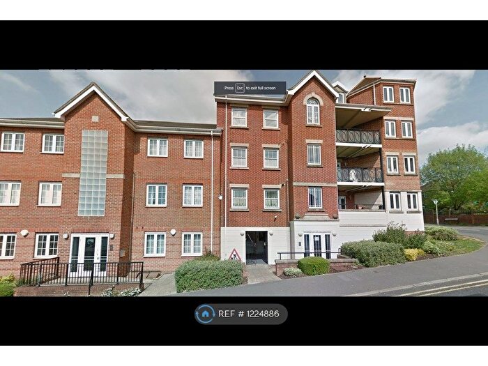 2 Bedroom Flat To Rent In Hamilton Road, High Wycombe, HP13