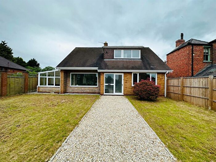 3 Bedroom Detached Bungalow For Sale In High Street, West Cowick, Goole, DN14