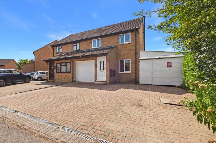 3 Bedroom Semi Detached House For Sale In Mulberry Way, Theale, Reading, Berkshire, RG7