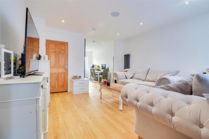 2 Bedroom Detached Bungalow For Sale In Labworth Road, Canvey Island, SS8