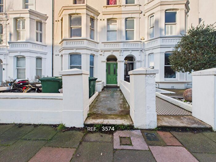 Flat To Rent In Westbourne Villas, Hove, BN3