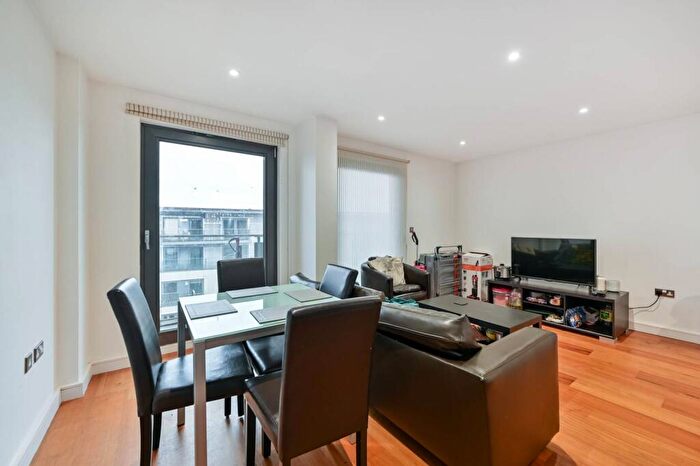 2 Bedroom Flat To Rent In High Street, Slough, SL1