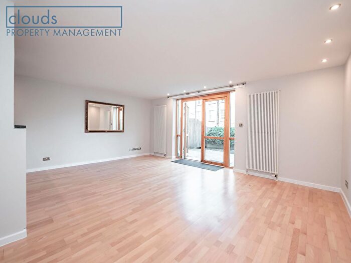 2 Bedroom Flat To Rent In Gardner's Crescent, Fountainbridge, EH3
