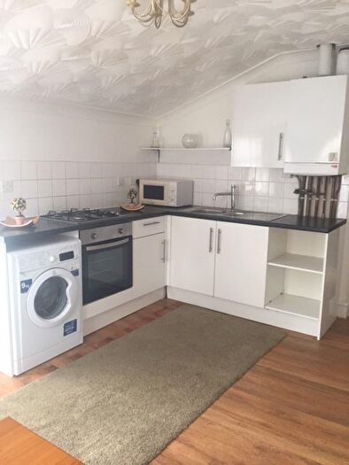 3 Bedroom Flat To Rent In Ilford Lane, IG1