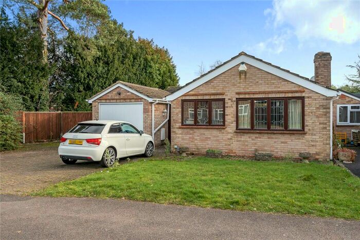 2 Bedroom Bungalow To Rent In Hermitage Drive, Twyford, Reading, Berkshire, RG10
