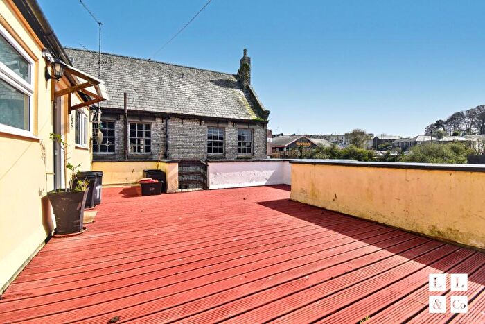 2 Bedroom Flat To Rent In High Cross Street, St Austell, PL25