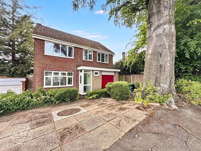 3 Bedroom Detached House For Sale In Danford Way, Great Barr, Birmingham, B43