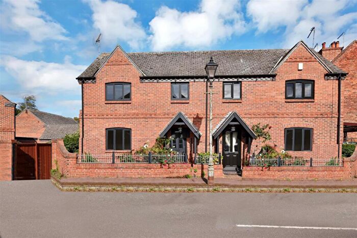 2 Bedroom Semi-Detached House For Sale In Handley Court, Newark, NG24