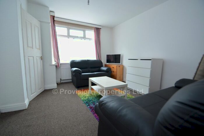 3 Bedroom Terraced House To Rent In Park View Avenue, Burley, Leeds, LS4