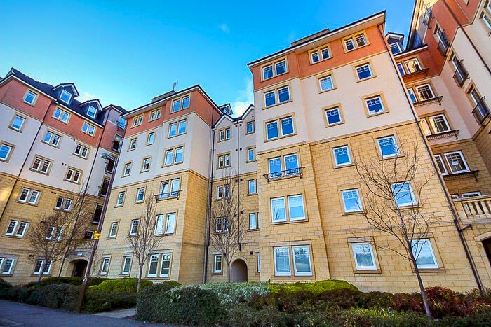 3 Bedroom Flat To Rent In Eagles View, Deer Park Heights, Livingston, EH54