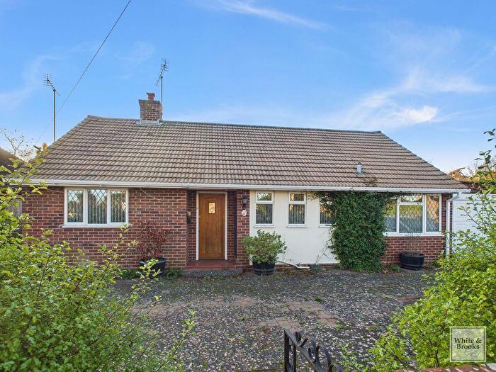 2 Bedroom Detached Bungalow For Sale In Highland Road, Chichester, PO19