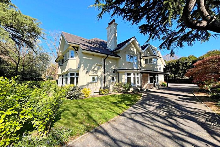 3 Bedroom Flat To Rent In Bournemouth, BH3