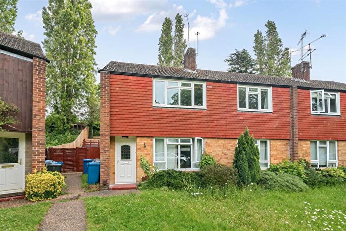 2 Bedroom Maisonette To Rent In Langton Close, Maidenhead, SL6