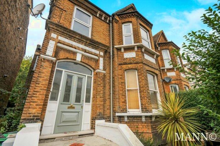 3 Bedroom Flat To Rent In Venner Road, London, SE26