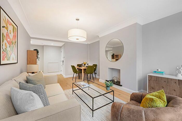 2 Bedroom Flat To Rent In Flat Stafford Court, - Kensington High Street, London, W8